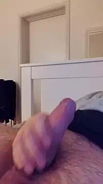 Snapshot of NewJoiner chatting on 12.14.25 NewJoiner online show from 12.14.25