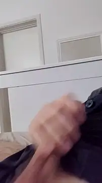 Snapshot of NewJoiner chatting on 02.20.26 NewJoiner online show from 02.20.26