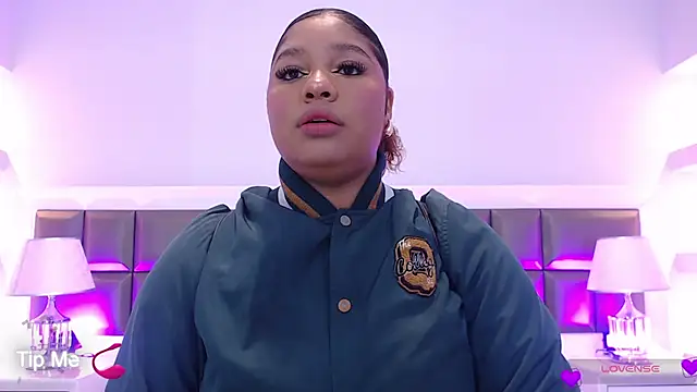 Snapshot of LennaEvans chatting on 10.06.25 LennaEvans online show from 10.06.25