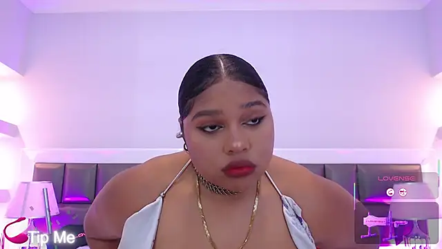 Snapshot of LennaEvans chatting on 11.12.25 LennaEvans online show from 11.12.25