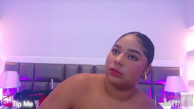 Snapshot of LennaEvans chatting on 11.28.25 LennaEvans online show from 11.28.25