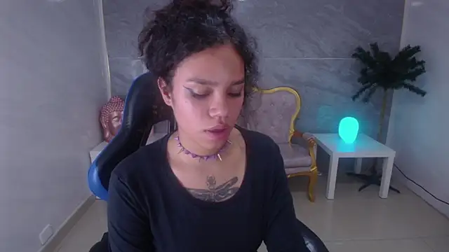 Snapshot of Canela_s1 chatting on 09.18.25 Canela s1 online show from 09.18.25