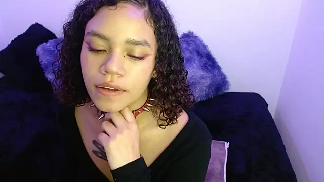 Snapshot of Canela_s1 chatting on 11.21.25 Canela s1 online show from 11.21.25