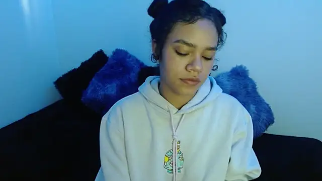 Snapshot of Canela_s1 chatting on 11.30.25 Canela s1 online show from 11.30.25