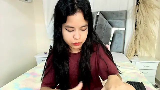 MiniLove 01 online show from 04.25.26