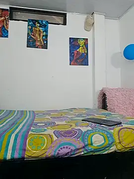 Snapshot of zoe_stp_latina chatting on 11.11.25 zoe stp latina online show from 11.11.25