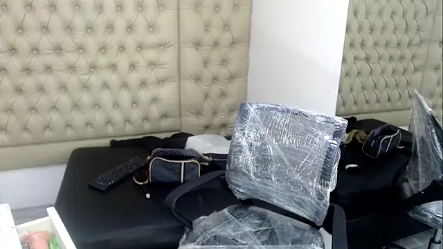 Snapshot of JessicaHott01 chatting on 11.20.25 JessicaHott01 online show from 11.20.25