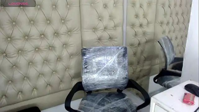 Snapshot of JessicaHott01 chatting on 11.29.25 JessicaHott01 online show from 11.29.25