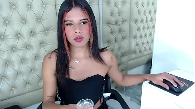 Snapshot of JessicaHott01 chatting on 03.22.26 JessicaHott01 online show from 03.22.26