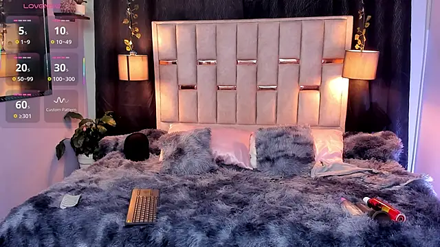 Snapshot of melody-rouss chatting on 09.30.25 melody-rouss online show from 09.30.25