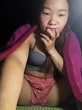 lylylove online show from 11.02.25