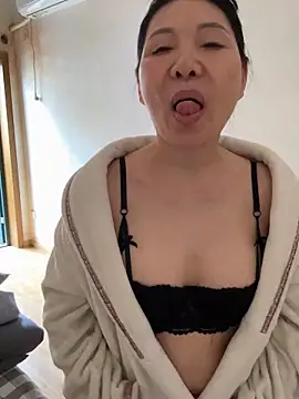 xiiuuff18 online show from 04.06.26