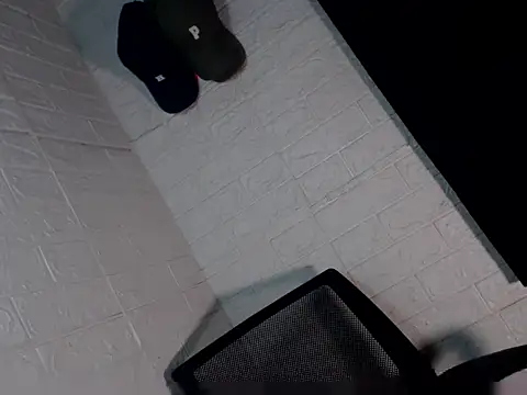 Snapshot of Tempting_jon chatting on 04.05.26 Tempting jon online show from 04.05.26