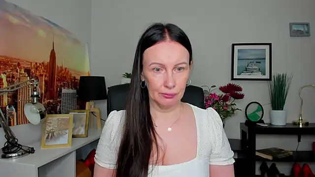 Snapshot of Velvet_Jasmine chatting on 09.10.25 Velvet Jasmine online show from 09.10.25