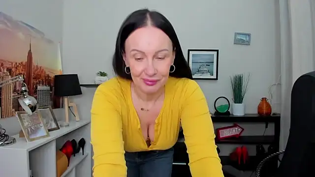 Snapshot of Velvet_Jasmine chatting on 10.09.25 Velvet Jasmine online show from 10.09.25