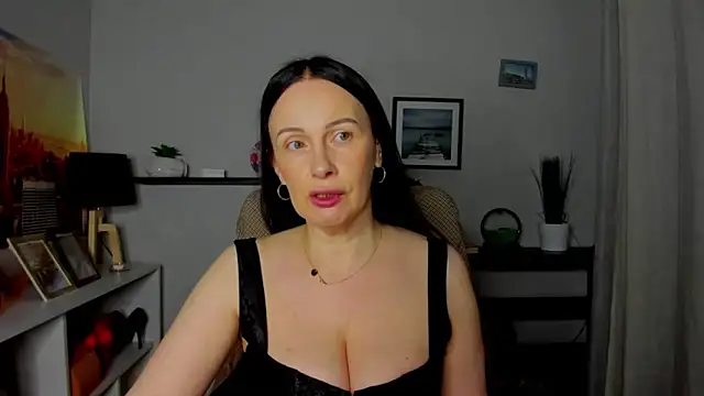 Snapshot of Velvet_Jasmine chatting on 10.24.25 Velvet Jasmine online show from 10.24.25