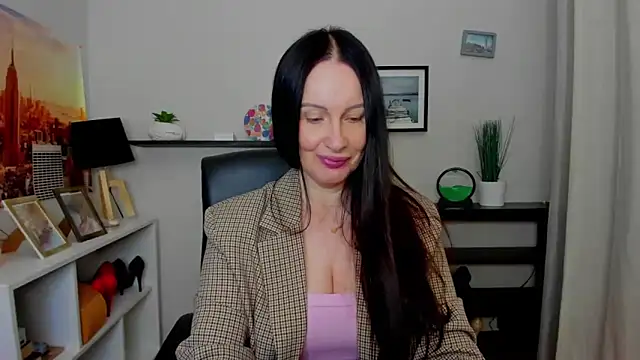 Snapshot of Velvet_Jasmine chatting on 10.27.25 Velvet Jasmine online show from 10.27.25