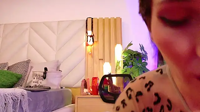 Zafiro Gem  online show from 09.17.25