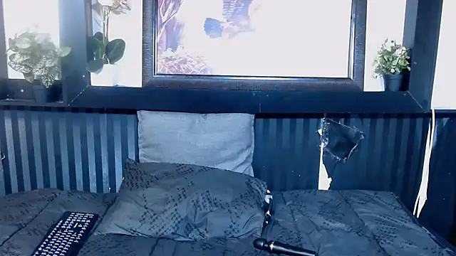 Snapshot of DarkQueen25x chatting on 10.12.25 DarkQueen25x online show from 10.12.25