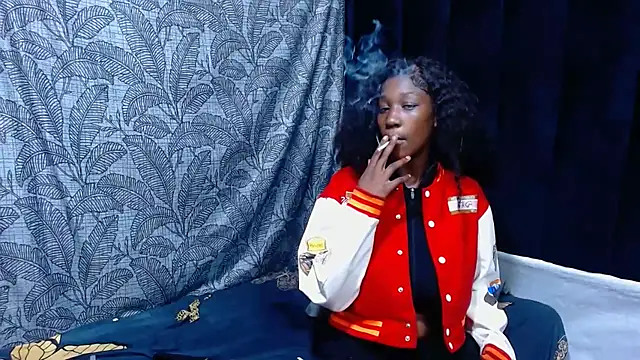 Snapshot of DarkQueen25x chatting on 11.30.25 DarkQueen25x online show from 11.30.25