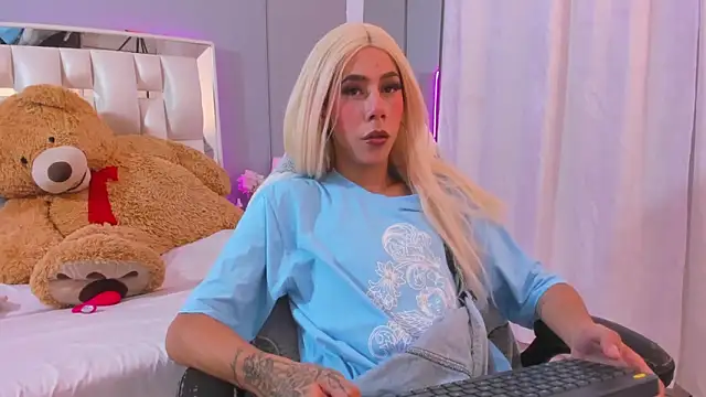 Darlyn tenderhot   online show from 10.24.25