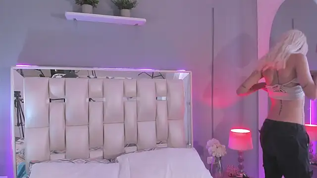 Darlyn tenderhot   online show from 11.22.25