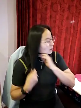 Snapshot of Daliz_Leon chatting on 11.29.25 Daliz Leon online show from 11.29.25