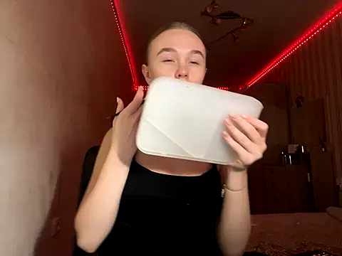 bellameow88 online show from 10.13.25