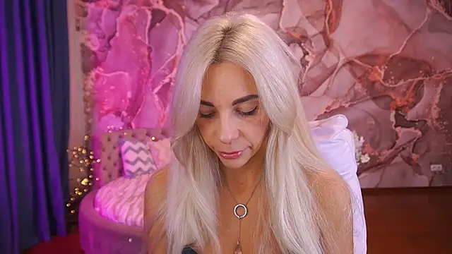 BellaRayyy online show from 10.26.25