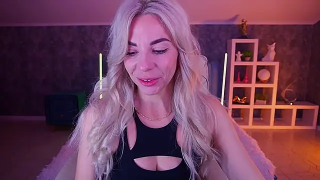 BellaRayyy online show from 04.21.26