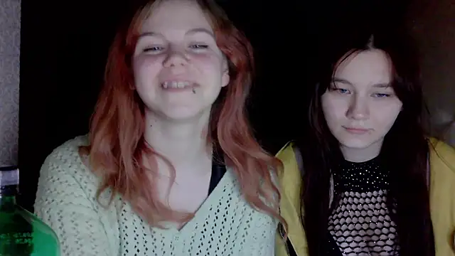 Snapshot of Poppy_sun chatting on 10.24.25 Poppy sun online show from 10.24.25