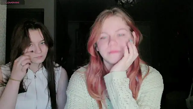 Snapshot of Poppy_sun chatting on 11.14.25 Poppy sun online show from 11.14.25