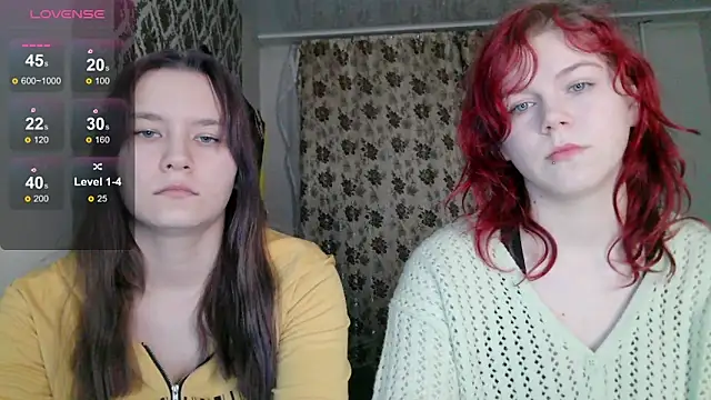 Snapshot of Poppy_sun chatting on 11.29.25 Poppy sun online show from 11.29.25