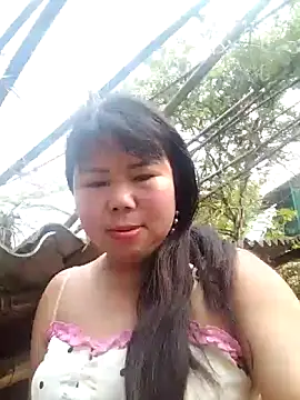 Snapshot of lusy-00 chatting on 04.15.26 lusy-00 online show from 04.15.26