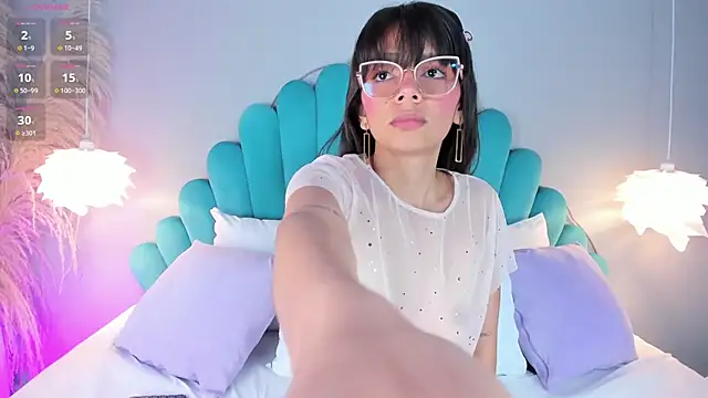 Snapshot of AlassiaHocthner chatting on 11.21.25 AlassiaHocthner online show from 11.21.25