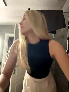 Snapshot of miaistlive chatting on 09.20.25 miaistlive online show from 09.20.25