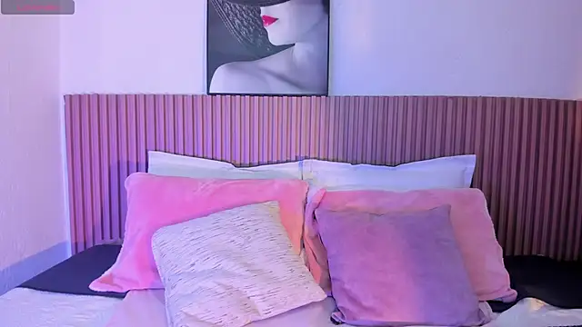 Alisha Olsen  online show from 09.19.25