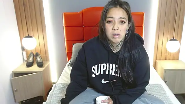 LiaMonroee  online show from 02.17.26