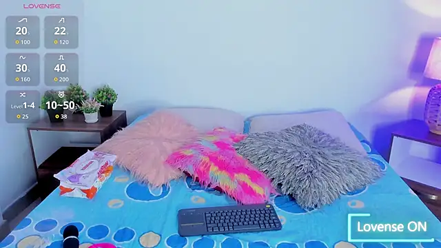 hailey hadid online show from 09.29.25