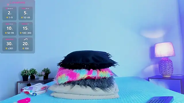 hailey hadid online show from 10.27.25