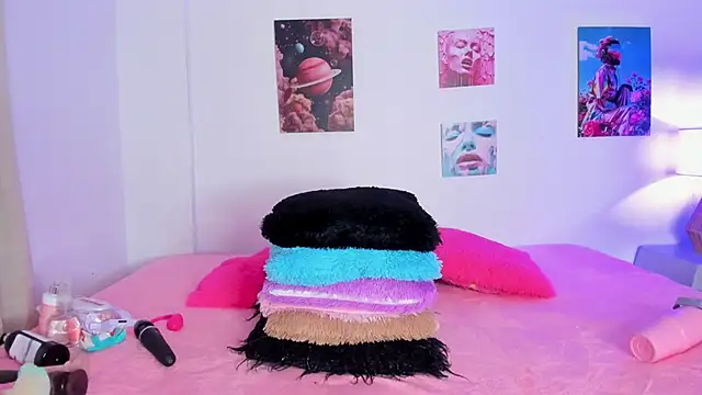 hailey hadid online show from 01.09.26