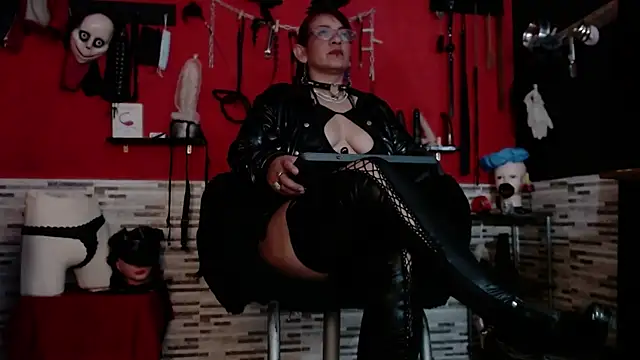 Snapshot of Miss_Mirandaa chatting on 10.17.25 Miss Mirandaa online show from 10.17.25