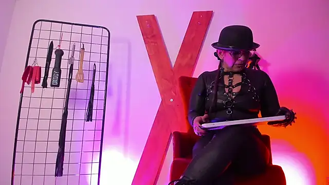 Snapshot of Miss_Mirandaa chatting on 11.22.25 Miss Mirandaa online show from 11.22.25