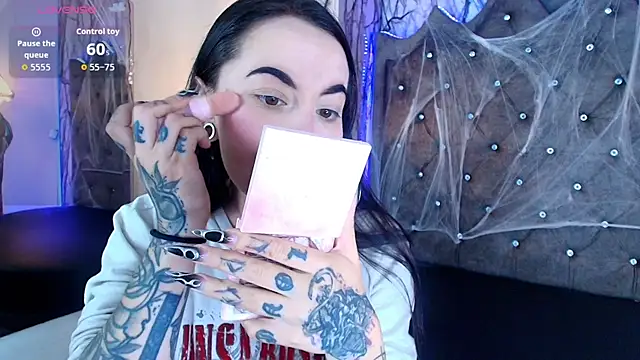 Snapshot of Zami_Escobar_of chatting on 10.21.25 Zami Escobar of online show from 10.21.25