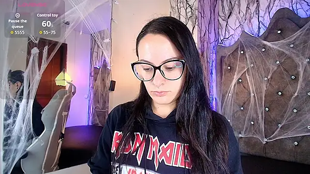 Snapshot of Zami_Escobar_of chatting on 10.27.25 Zami Escobar of online show from 10.27.25