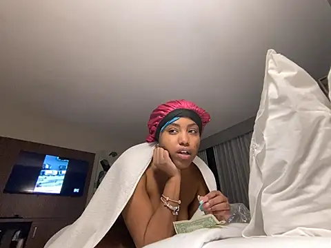 Snapshot of princesslivv chatting on 02.13.26 princesslivv online show from 02.13.26