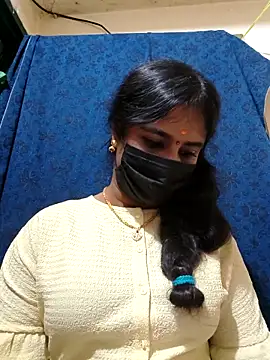 mini-queen online show from 12.23.25