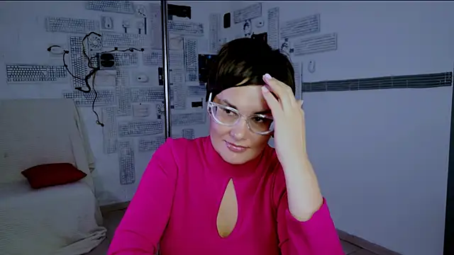 Snapshot of LauraDavidsons chatting on 10.08.25 LauraDavidsons online show from 10.08.25