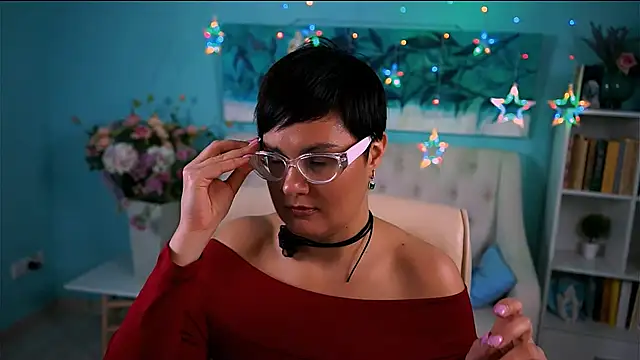 Snapshot of LauraDavidsons chatting on 11.02.25 LauraDavidsons online show from 11.02.25