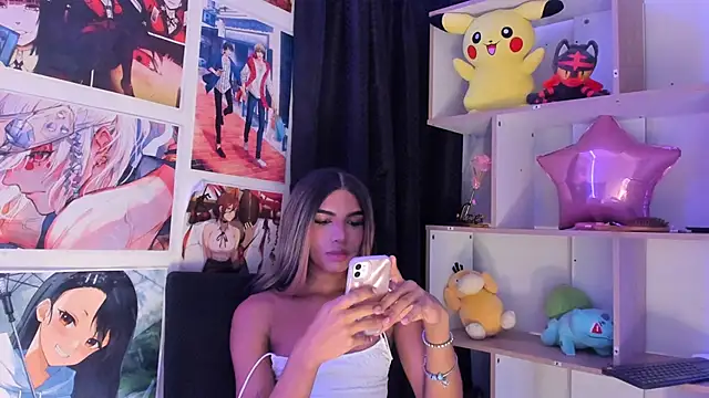 Snapshot of VeronicaSaenzx chatting on 10.15.25 VeronicaSaenzx online show from 10.15.25